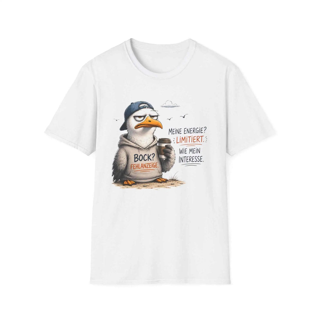 Weißes T-Shirt mit Möwen-Illustration und Spruch „Bock? Fehlanzeige.“ als Flatlay vor weißem Hintergrund, Frontalansicht.