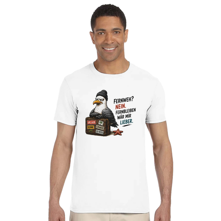 Lächelnder Mann im Studio präsentiert das weiße Möwen-Shirt mit dem Spruch &