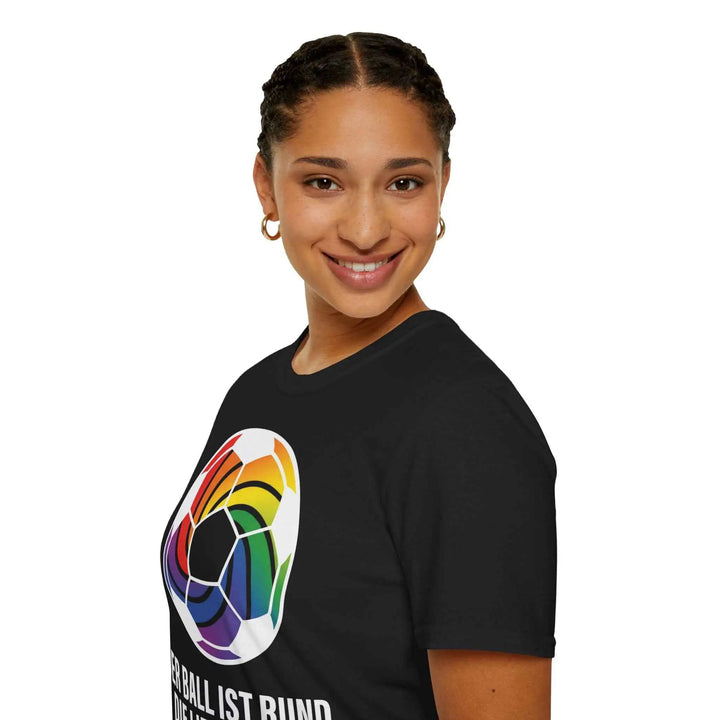 KlareAnsage „Der Ball ist rund. Die Liebe auch.“ Gildan 64000 T-Shirt