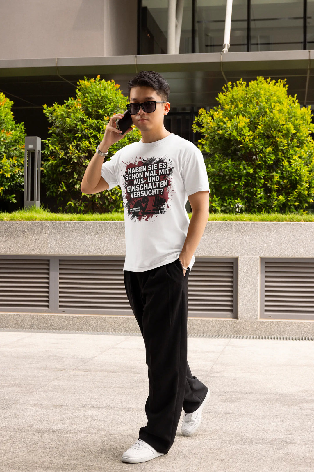 Ein Aus Shirt "Aus und Einschalten" – IT Spruch T-Shirt