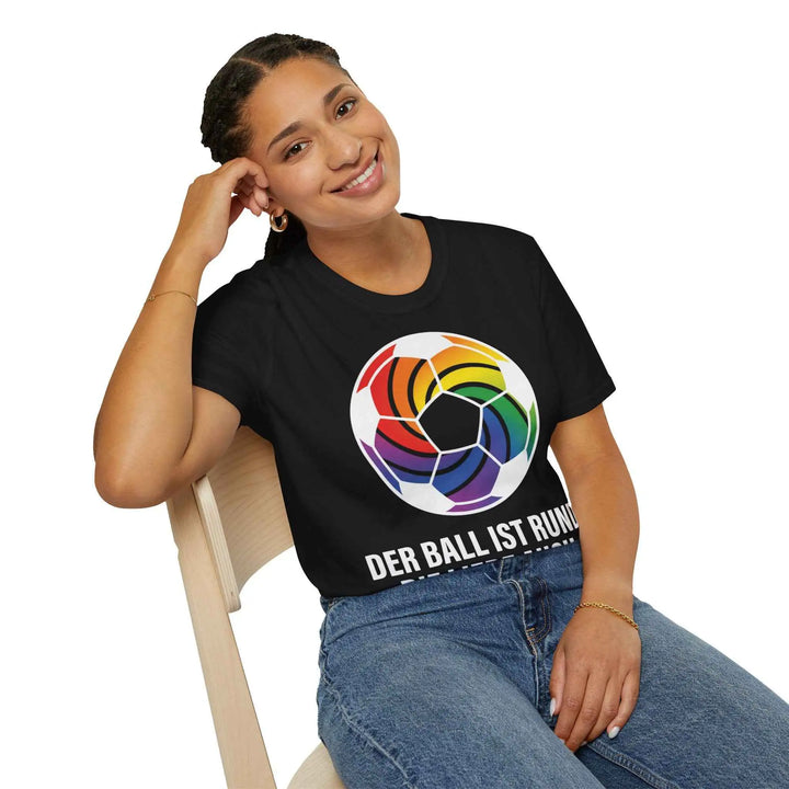 KlareAnsage „Der Ball ist rund. Die Liebe auch.“ Gildan 64000 T-Shirt
