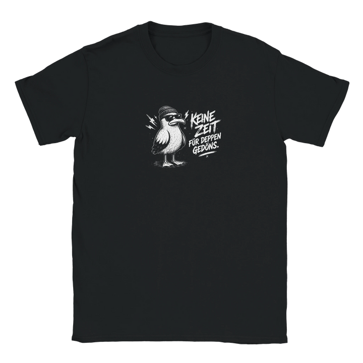 Flatlay des schwarzen T-Shirts mit Möwe in Beanie und Sonnenbrille sowie Schriftzug „Keine Zeit für Deppen-Gedöns.“