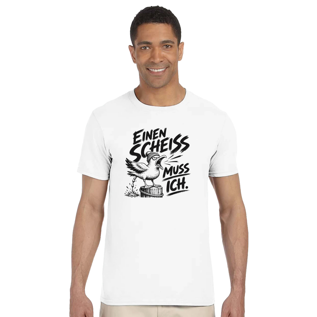 Lächelnder Mann im Studio trägt weißes T-Shirt mit Möwen-Aufdruck &