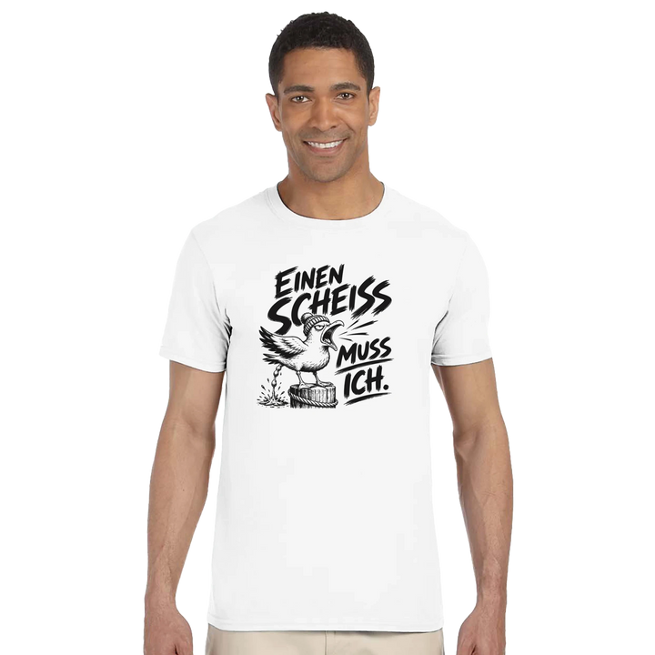Lächelnder Mann im Studio trägt weißes T-Shirt mit Möwen-Aufdruck &