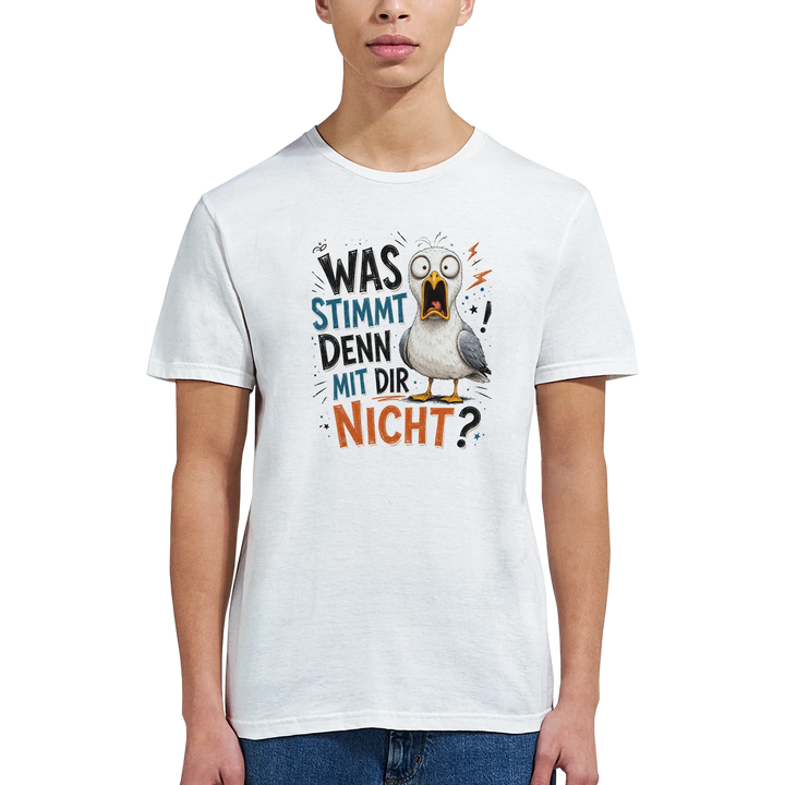 Nahaufnahme eines Mannes im weißen T-Shirt mit schockierter Möwe und Spruch &