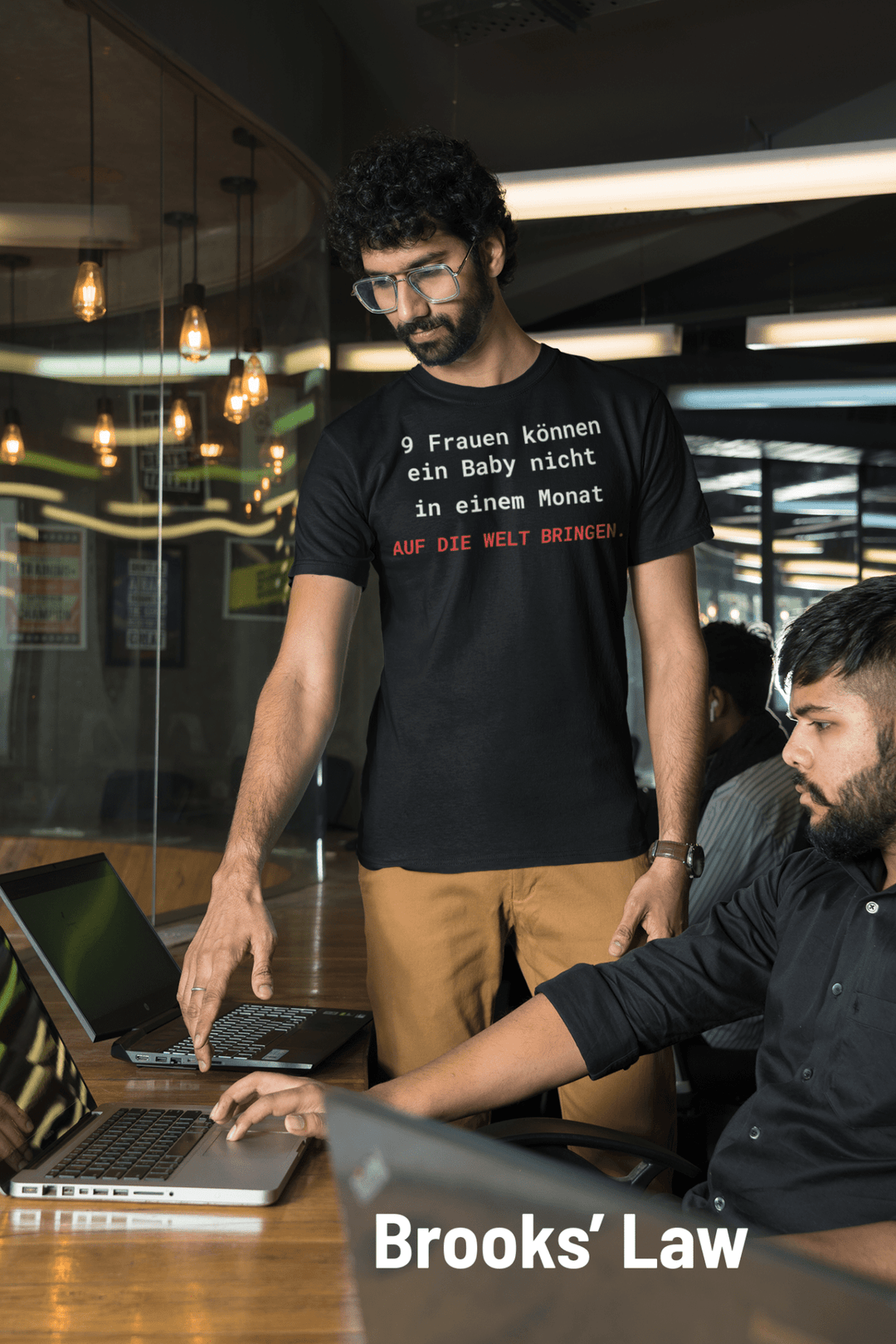 Brooks’ Law T-Shirt – 9 Frauen können ein Baby nicht in einem Monat auf die Welt bringen - KlareAnsage