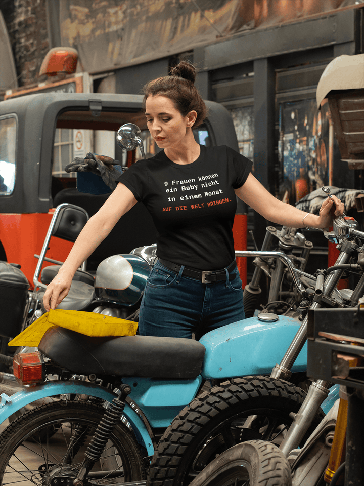Brooks’ Law T-Shirt – 9 Frauen können ein Baby nicht in einem Monat auf die Welt bringen - KlareAnsage