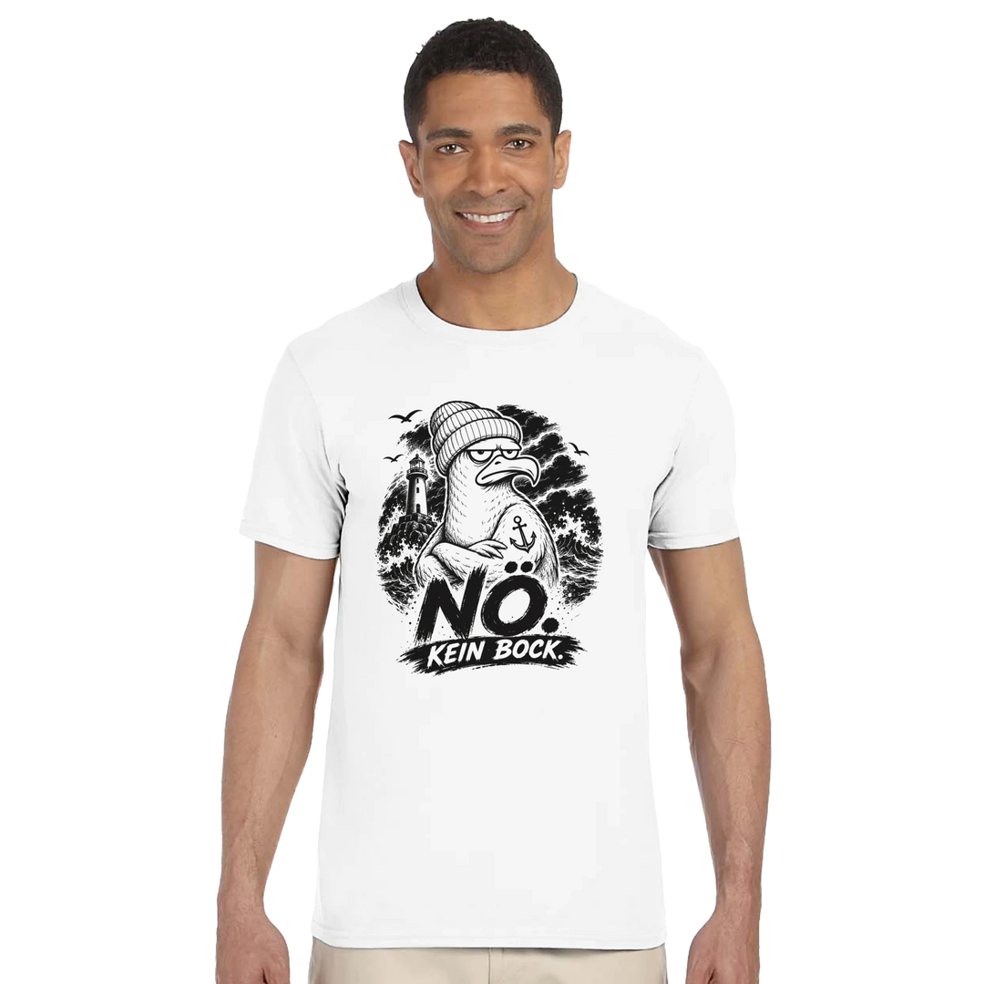 Mann posiert frontal, Nahaufnahme des Möwen-Prints auf weißem T-Shirt