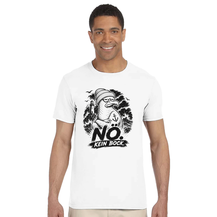 Mann posiert frontal, Nahaufnahme des Möwen-Prints auf weißem T-Shirt