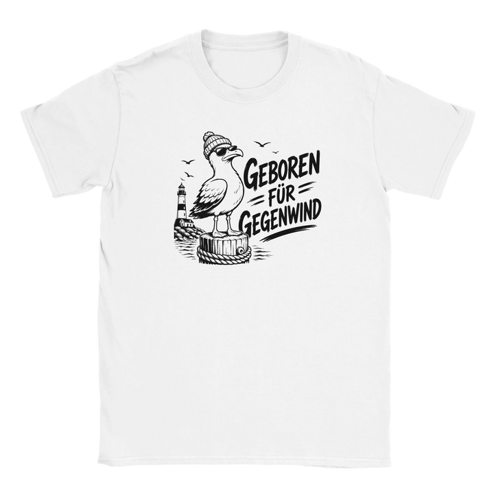 Flatlay des weißen T-Shirts mit Möwen-Motiv und Schriftzug Geboren für Gegenwind