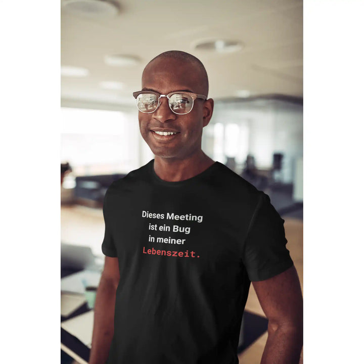 Dieses Meeting ist ein Bug in meiner Lebenszeit T-Shirt – Schwarzes Statement Shirt - KlareAnsage