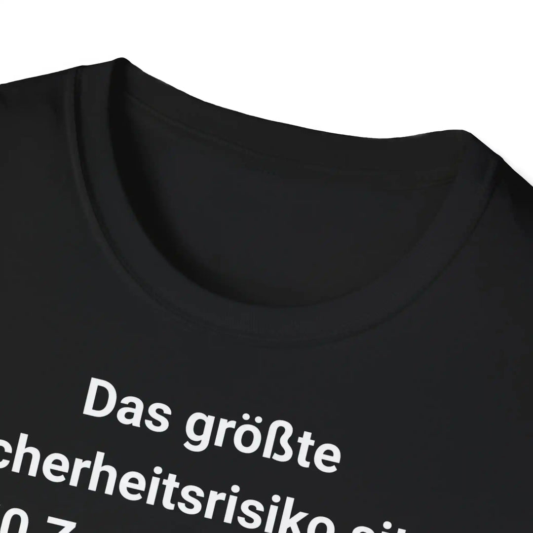 IT - Security T-Shirt mit Spruch – Das größte Sicherheitsrisiko sitzt 50 Zentimeter vor dem Bildschirm - KlareAnsage