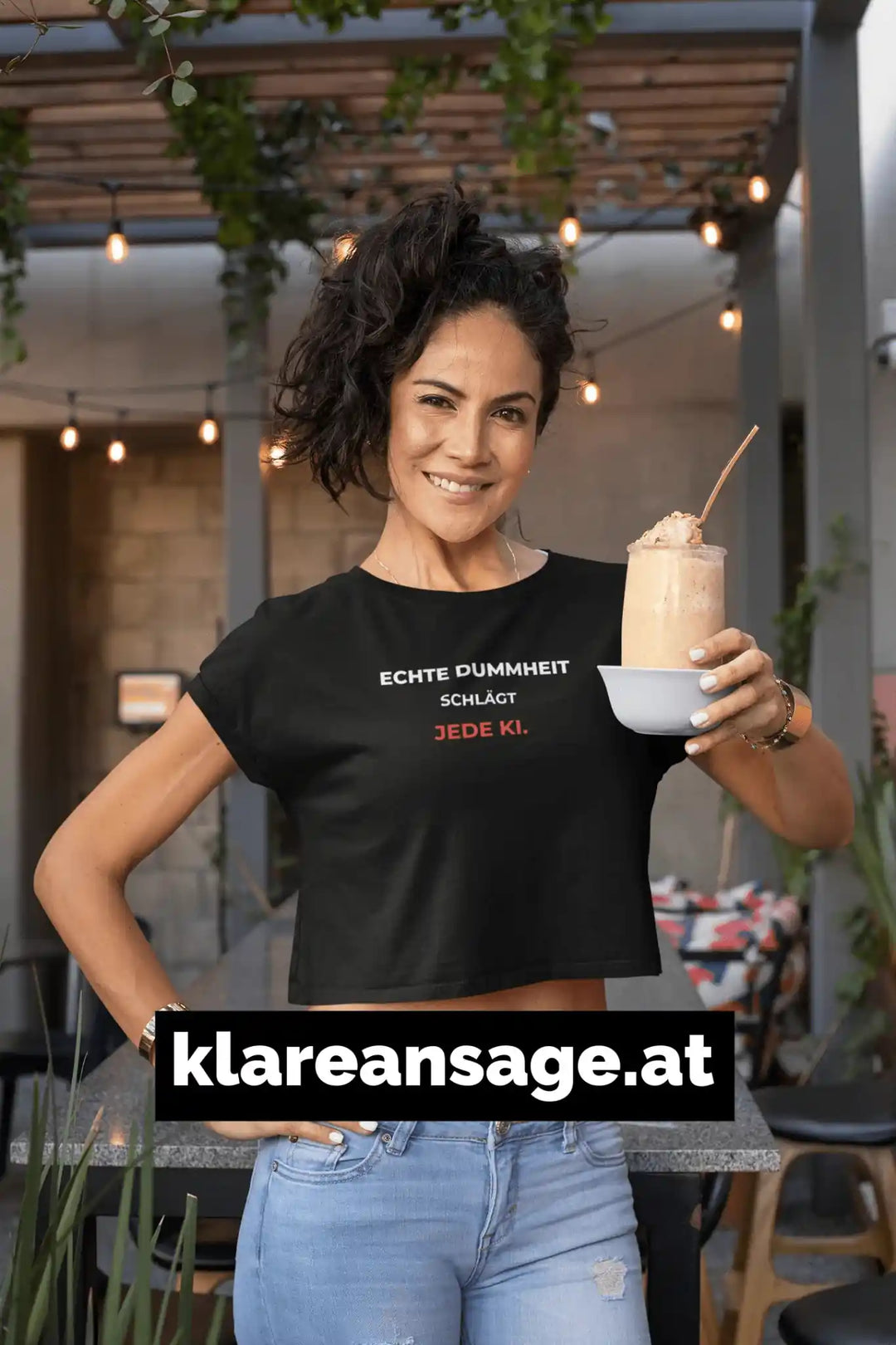 Klare Ansage: Echte Dummheit schlägt jede KI – Unisex Shirt - KlareAnsage