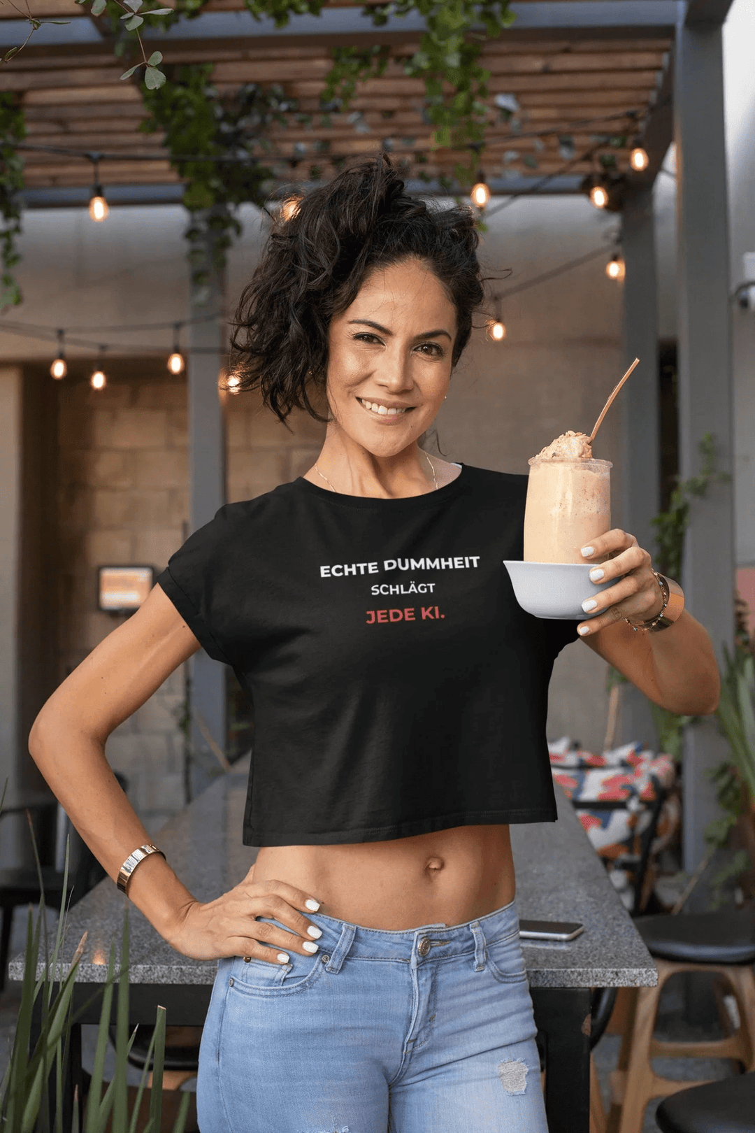 Klare Ansage: Echte Dummheit schlägt jede KI – Unisex Shirt - KlareAnsage