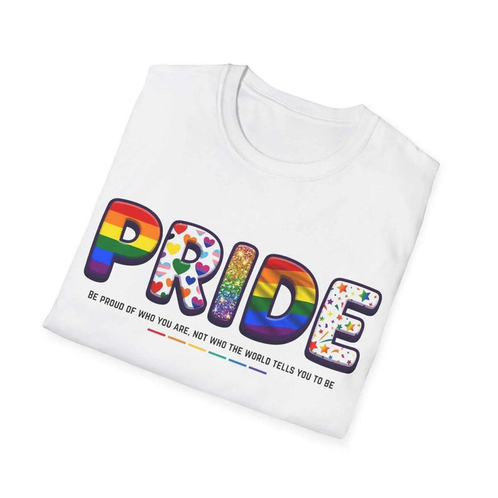 KlareAnsage Pride T-Shirt aus Baumwolle in Weiß mit buntem Regenbogen-Schriftzug, Herzen und Sternen-Print