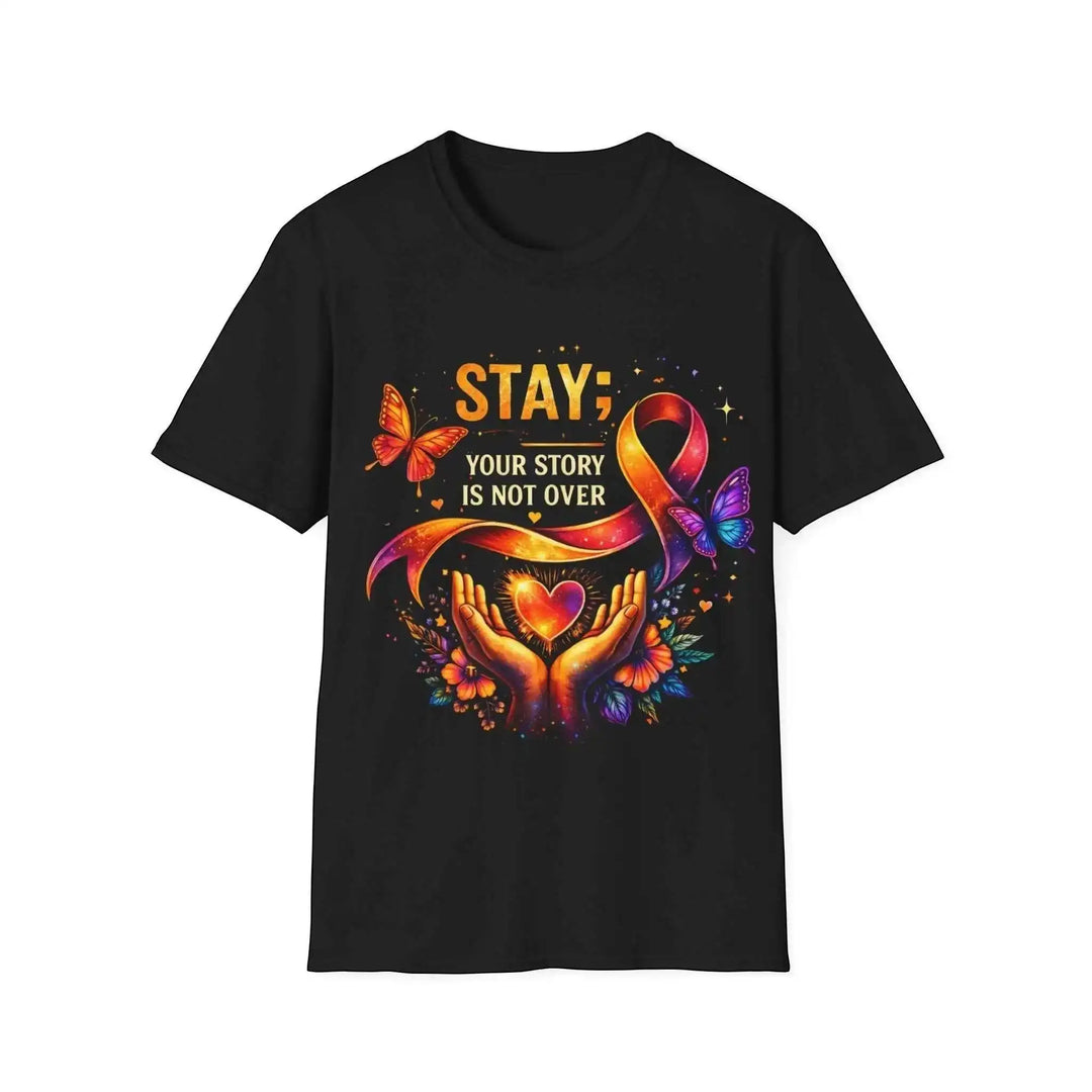 Schwarzes KlareAnsage Baumwoll-T-Shirt mit buntem Your Story Is Not Over Aufdruck, Herz, Schleife und Schmetterlingen.
