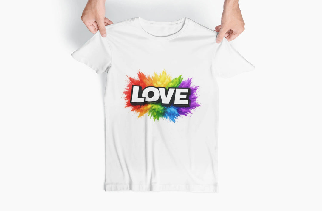 KlareAnsage Unisex T-Shirt in Weiß mit LOVE Schriftzug und buntem Regenbogen-Farbexplosion-Print auf der Brust