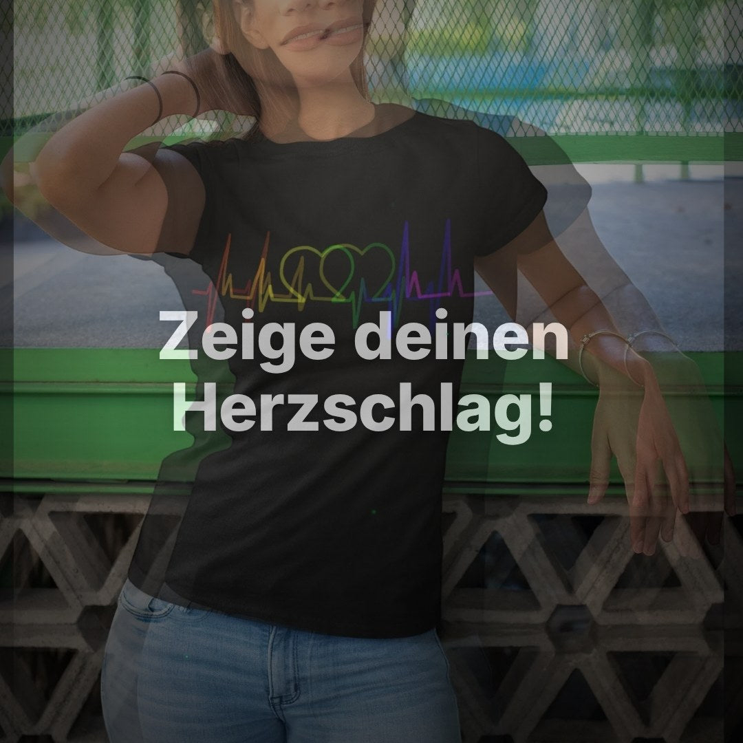 Pride Herzschlag T-Shirt – Regenbogen EKG-Linie mit Herz – Clean Showcase
