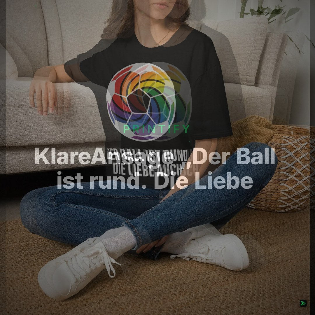 KlareAnsage „Der Ball ist rund. Die Liebe auch.“ Gildan 64000 T-Shirt – Clean Showcase
