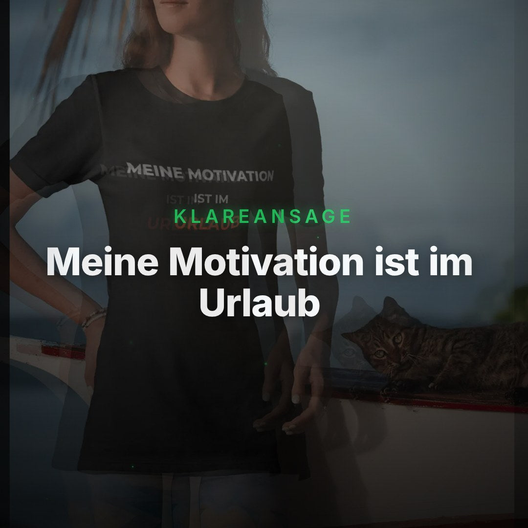 Meine Motivation ist im Urlaub – Lustiges Büro T-Shirt | KlareAnsage – Clean Showcase
